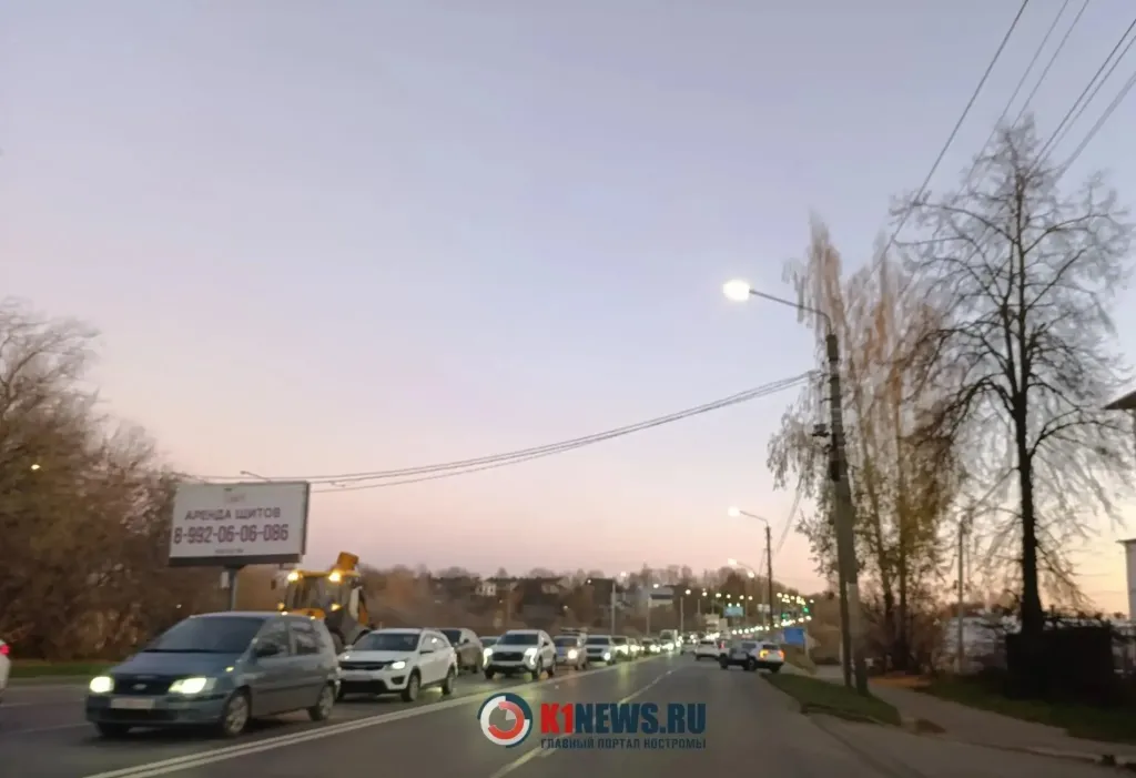 Авария на Нижней Дебре спровоцировала пробку в центре Костромы