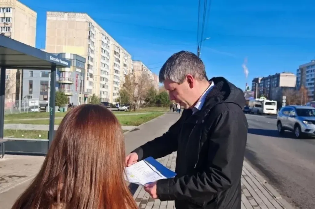 В Костроме проверяют новые остановочные павильоны