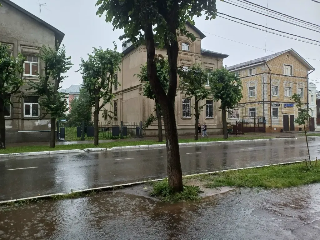 Суд отказал костромичу во взыскании за поломку авто в луже