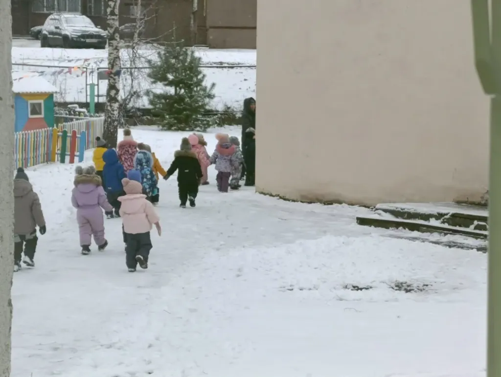 В Костромской области детей разрешили временно передавать родне