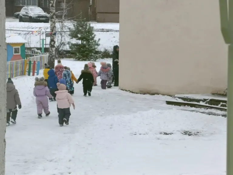 В Костромской области детей разрешили временно передавать родне